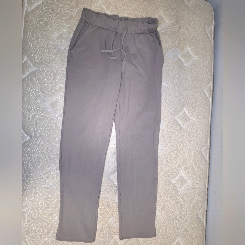 A pair of Joie split hem lounge pants in a size small. Pre-loved in great shape